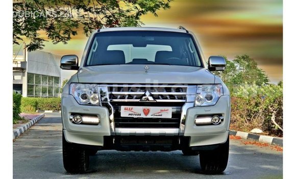 Acheter Import Voiture Mitsubishi Pajero Blanc à Import - Dubai, Harare Acheter Import Voiture Mitsubishi Pajero Blanc à Import - Dubai, Harare