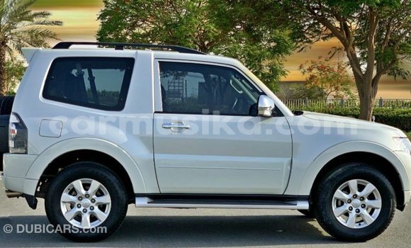 Acheter Import Voiture Mitsubishi Pajero Blanc à Import - Dubai, Harare Acheter Import Voiture Mitsubishi Pajero Blanc à Import - Dubai, Harare