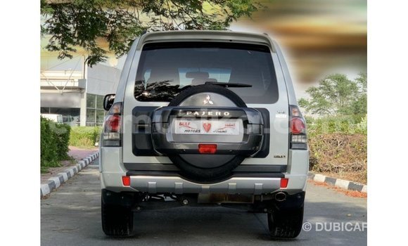 Acheter Import Voiture Mitsubishi Pajero Blanc à Import - Dubai, Harare Acheter Import Voiture Mitsubishi Pajero Blanc à Import - Dubai, Harare