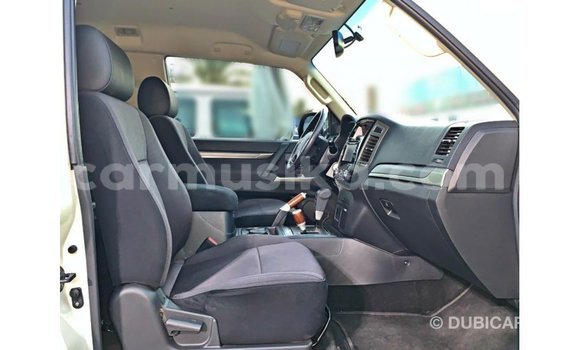 Acheter Import Voiture Mitsubishi Pajero Blanc à Import - Dubai, Harare Acheter Import Voiture Mitsubishi Pajero Blanc à Import - Dubai, Harare