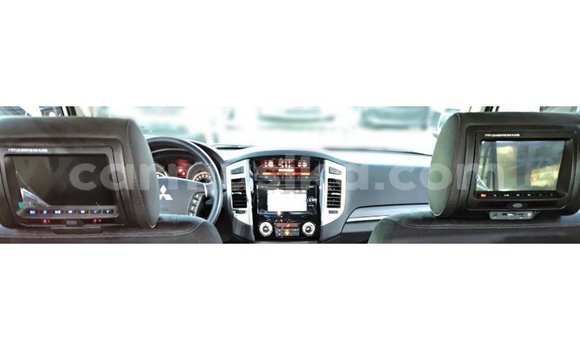 Acheter Import Voiture Mitsubishi Pajero Blanc à Import - Dubai, Harare Acheter Import Voiture Mitsubishi Pajero Blanc à Import - Dubai, Harare