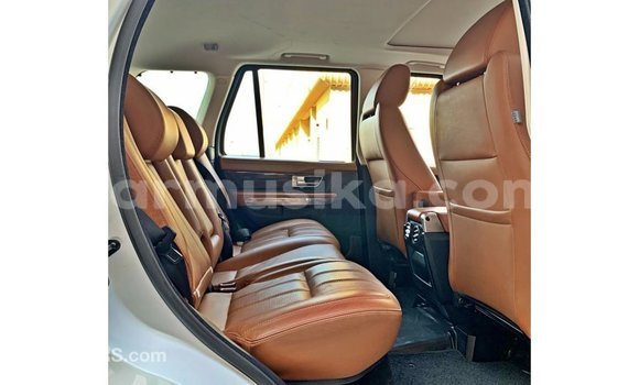 Acheter Import Voiture Land Rover Range Rover Blanc à Import - Dubai, Harare Acheter Import Voiture Land Rover Range Rover Blanc à Import - Dubai, Harare