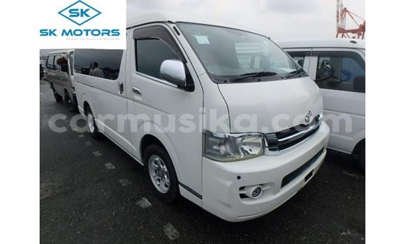 Buy Import Toyota Regius White Car in Import - Dubai in Harare