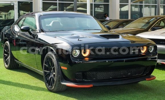 Nunua Imported Dodge Challenger Nyeusi Gari ndani ya Import - Dubai nchini Harare