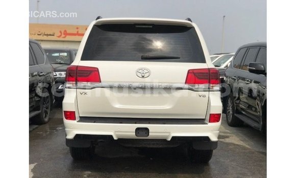 Nunua Imported Toyota Land Cruiser Nyeupe Gari ndani ya Import - Dubai nchini Harare Nunua Imported Toyota Land Cruiser Nyeupe Gari ndani ya Import - Dubai nchini Harare