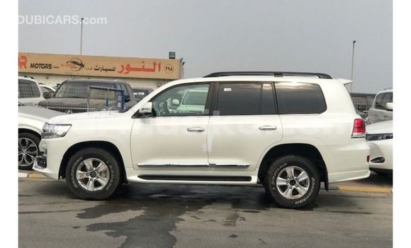 Nunua Imported Toyota Land Cruiser Nyeupe Gari ndani ya Import - Dubai nchini Harare Nunua Imported Toyota Land Cruiser Nyeupe Gari ndani ya Import - Dubai nchini Harare
