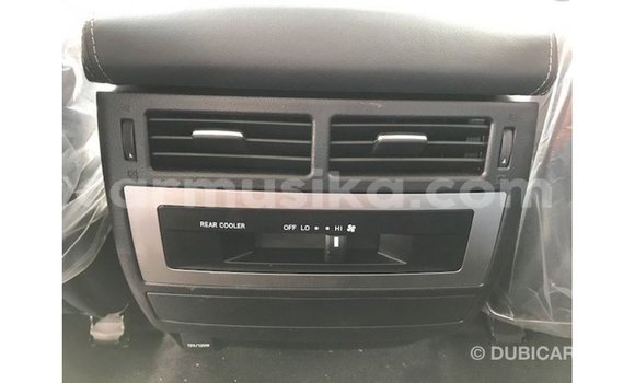 Nunua Imported Toyota Land Cruiser Nyeupe Gari ndani ya Import - Dubai nchini Harare Nunua Imported Toyota Land Cruiser Nyeupe Gari ndani ya Import - Dubai nchini Harare