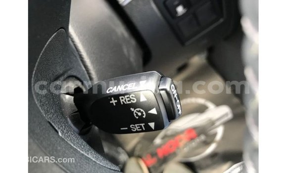 Nunua Imported Toyota Land Cruiser Nyeupe Gari ndani ya Import - Dubai nchini Harare Nunua Imported Toyota Land Cruiser Nyeupe Gari ndani ya Import - Dubai nchini Harare