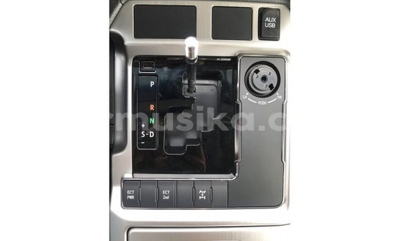 Nunua Imported Toyota Land Cruiser Nyeupe Gari ndani ya Import - Dubai nchini Harare Nunua Imported Toyota Land Cruiser Nyeupe Gari ndani ya Import - Dubai nchini Harare