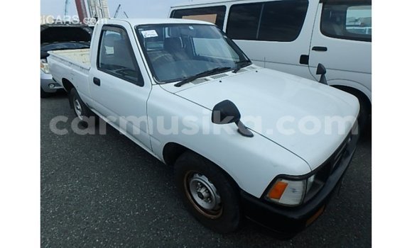 Tenga Imported Toyota Hilux Chena Mota in Import - Dubai in Harare Tenga Imported Toyota Hilux Chena Mota in Import - Dubai in Harare