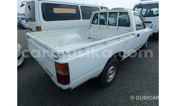 Tenga Imported Toyota Hilux Chena Mota in Import - Dubai in Harare Tenga Imported Toyota Hilux Chena Mota in Import - Dubai in Harare