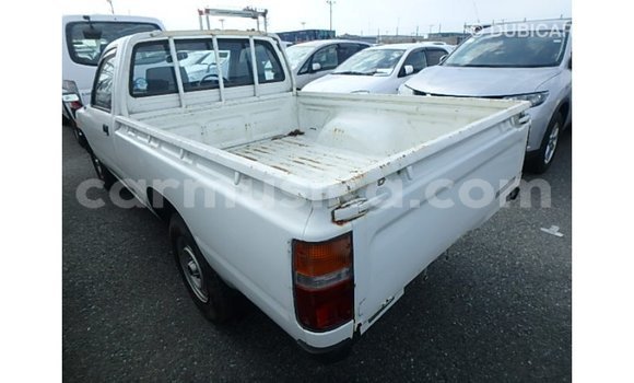 Tenga Imported Toyota Hilux Chena Mota in Import - Dubai in Harare Tenga Imported Toyota Hilux Chena Mota in Import - Dubai in Harare