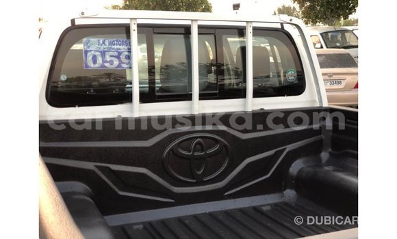 Buy Import Toyota Hilux White Car in Import - Dubai in Harare Buy Import Toyota Hilux White Car in Import - Dubai in Harare