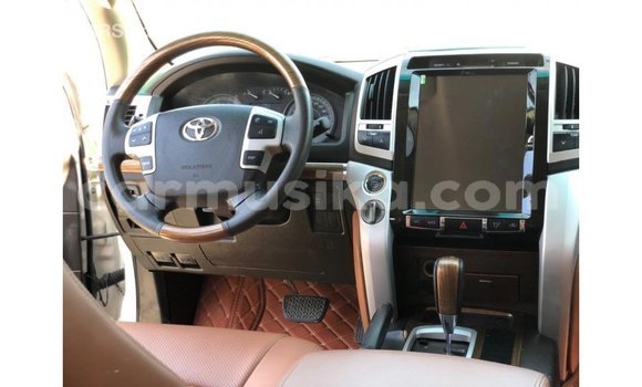 Buy Import Toyota Land Cruiser White Car in Import - Dubai in Harare Buy Import Toyota Land Cruiser White Car in Import - Dubai in Harare