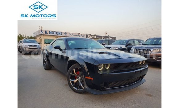Nunua Imported Dodge Challenger Nyeusi Gari ndani ya Import - Dubai nchini Harare