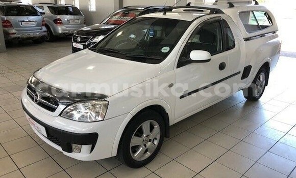 Nunua Ilio tumika Opel Corsa Nyeupe Gari ndani ya Beitbridge nchini Matabeleland Kusini