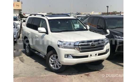 Nunua Imported Toyota Land Cruiser Nyeupe Gari ndani ya Import - Dubai nchini Harare Nunua Imported Toyota Land Cruiser Nyeupe Gari ndani ya Import - Dubai nchini Harare