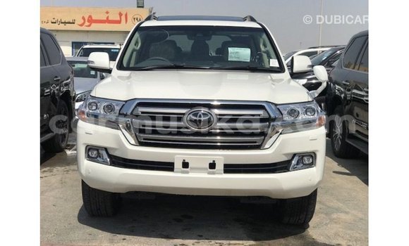 Nunua Imported Toyota Land Cruiser Nyeupe Gari ndani ya Import - Dubai nchini Harare Nunua Imported Toyota Land Cruiser Nyeupe Gari ndani ya Import - Dubai nchini Harare
