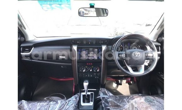 Nunua Imported Toyota Fortuner Nyeupe Gari ndani ya Import - Dubai nchini Harare Nunua Imported Toyota Fortuner Nyeupe Gari ndani ya Import - Dubai nchini Harare