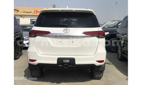 Nunua Imported Toyota Fortuner Nyeupe Gari ndani ya Import - Dubai nchini Harare Nunua Imported Toyota Fortuner Nyeupe Gari ndani ya Import - Dubai nchini Harare