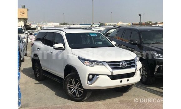 Nunua Imported Toyota Fortuner Nyeupe Gari ndani ya Import - Dubai nchini Harare Nunua Imported Toyota Fortuner Nyeupe Gari ndani ya Import - Dubai nchini Harare