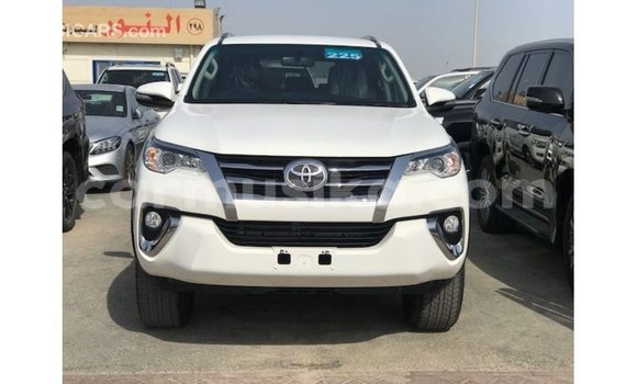 Nunua Imported Toyota Fortuner Nyeupe Gari ndani ya Import - Dubai nchini Harare Nunua Imported Toyota Fortuner Nyeupe Gari ndani ya Import - Dubai nchini Harare