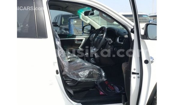 Nunua Imported Toyota Fortuner Nyeupe Gari ndani ya Import - Dubai nchini Harare Nunua Imported Toyota Fortuner Nyeupe Gari ndani ya Import - Dubai nchini Harare