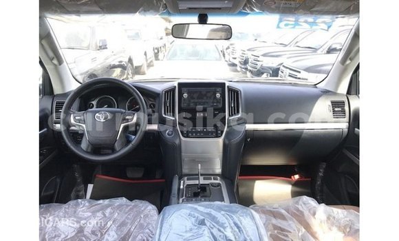 Tenga Imported Toyota Land Cruiser Nhema Mota in Import - Dubai in Harare Tenga Imported Toyota Land Cruiser Nhema Mota in Import - Dubai in Harare