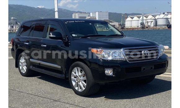 Nunua Imported Toyota Land Cruiser Nyeusi Gari ndani ya Import - Dubai nchini Harare