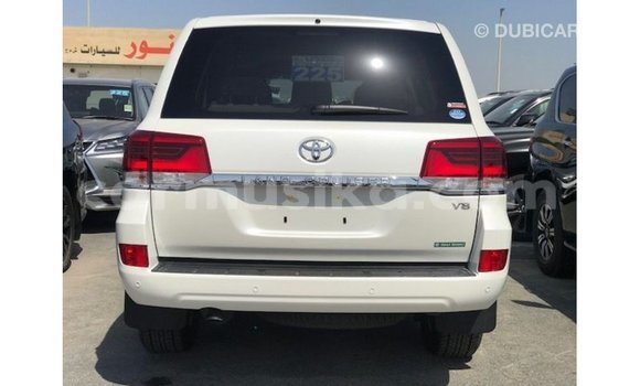 Buy Import Toyota Land Cruiser White Car in Import - Dubai in Harare Buy Import Toyota Land Cruiser White Car in Import - Dubai in Harare