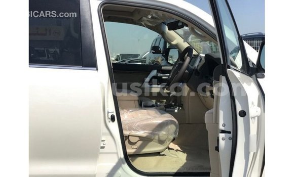 Buy Import Toyota Land Cruiser White Car in Import - Dubai in Harare Buy Import Toyota Land Cruiser White Car in Import - Dubai in Harare