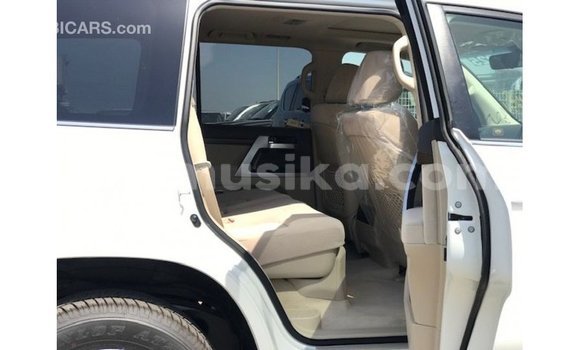 Buy Import Toyota Land Cruiser White Car in Import - Dubai in Harare Buy Import Toyota Land Cruiser White Car in Import - Dubai in Harare