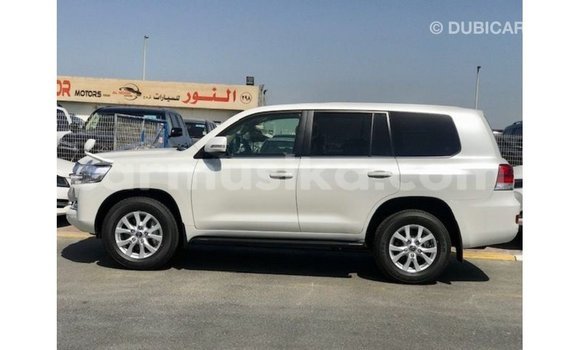 Buy Import Toyota Land Cruiser White Car in Import - Dubai in Harare Buy Import Toyota Land Cruiser White Car in Import - Dubai in Harare
