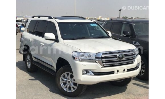 Tenga Imported Toyota Land Cruiser Chena Mota in Import - Dubai in Harare Tenga Imported Toyota Land Cruiser Chena Mota in Import - Dubai in Harare