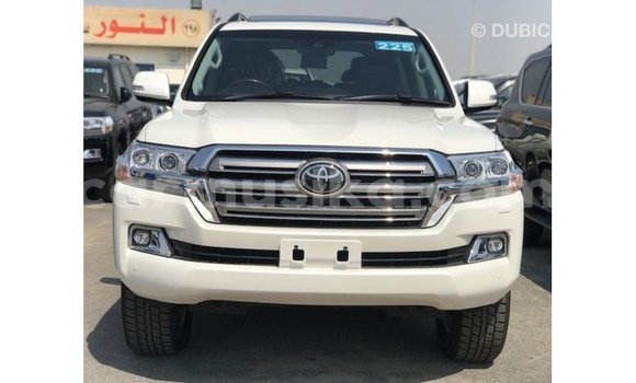Tenga Imported Toyota Land Cruiser Chena Mota in Import - Dubai in Harare Tenga Imported Toyota Land Cruiser Chena Mota in Import - Dubai in Harare