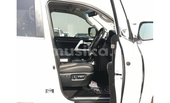 Tenga Imported Toyota Land Cruiser Chena Mota in Import - Dubai in Harare Tenga Imported Toyota Land Cruiser Chena Mota in Import - Dubai in Harare