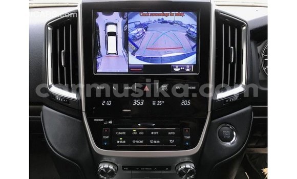 Tenga Imported Toyota Land Cruiser Chena Mota in Import - Dubai in Harare Tenga Imported Toyota Land Cruiser Chena Mota in Import - Dubai in Harare