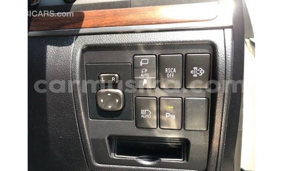 Tenga Imported Toyota Land Cruiser Chena Mota in Import - Dubai in Harare Tenga Imported Toyota Land Cruiser Chena Mota in Import - Dubai in Harare