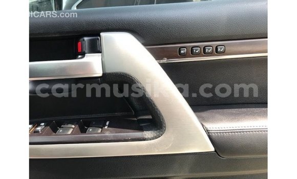 Tenga Imported Toyota Land Cruiser Chena Mota in Import - Dubai in Harare Tenga Imported Toyota Land Cruiser Chena Mota in Import - Dubai in Harare