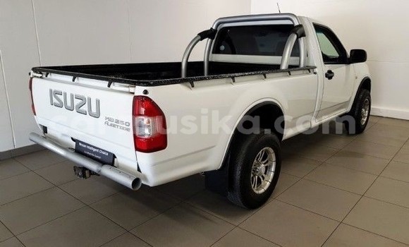 Tenga Tsaru Isuzu KB Chena Mota in Beitbridge in Matabeleland South Tenga Tsaru Isuzu KB Chena Mota in Beitbridge in Matabeleland South