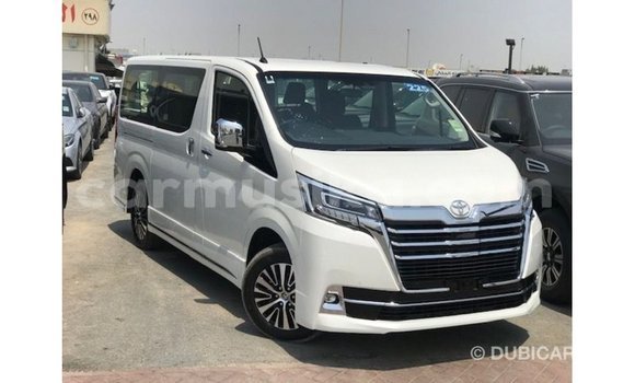 Tenga Imported Toyota Granvia Chena Mota in Import - Dubai in Harare Tenga Imported Toyota Granvia Chena Mota in Import - Dubai in Harare
