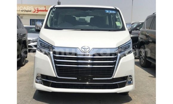 Tenga Imported Toyota Granvia Chena Mota in Import - Dubai in Harare Tenga Imported Toyota Granvia Chena Mota in Import - Dubai in Harare