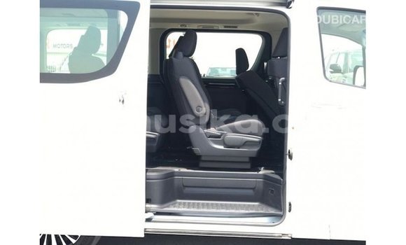 Tenga Imported Toyota Granvia Chena Mota in Import - Dubai in Harare Tenga Imported Toyota Granvia Chena Mota in Import - Dubai in Harare