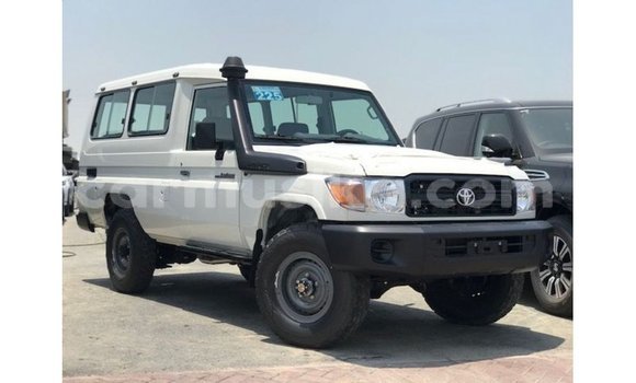 Nunua Imported Toyota Land Cruiser Nyeupe Gari ndani ya Import - Dubai nchini Harare
