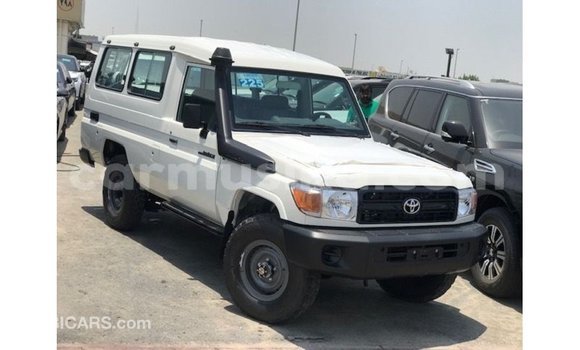 Tenga Imported Toyota Land Cruiser Chena Mota in Import - Dubai in Harare Tenga Imported Toyota Land Cruiser Chena Mota in Import - Dubai in Harare