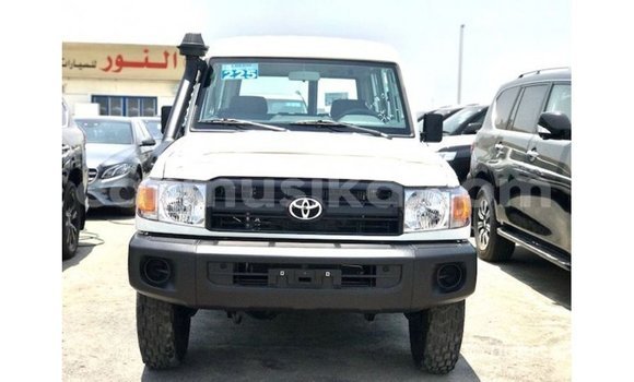 Tenga Imported Toyota Land Cruiser Chena Mota in Import - Dubai in Harare Tenga Imported Toyota Land Cruiser Chena Mota in Import - Dubai in Harare