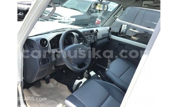 Tenga Imported Toyota Land Cruiser Chena Mota in Import - Dubai in Harare Tenga Imported Toyota Land Cruiser Chena Mota in Import - Dubai in Harare