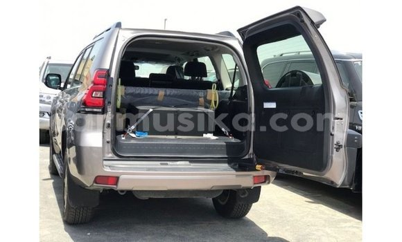 Tenga Imported Toyota Prado Bhurawuni Mota in Import - Dubai in Harare Tenga Imported Toyota Prado Bhurawuni Mota in Import - Dubai in Harare