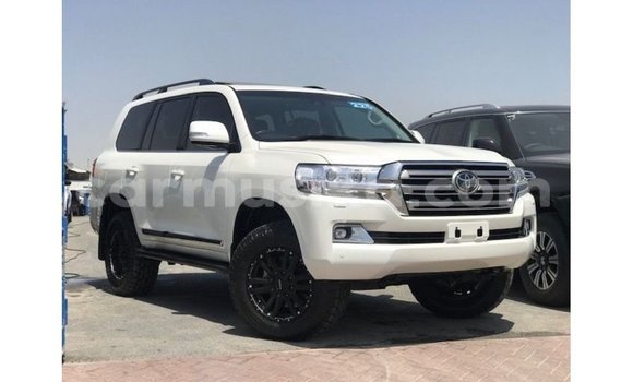 Tenga Imported Toyota Land Cruiser Chena Mota in Import - Dubai in Harare