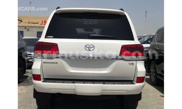 Nunua Imported Toyota Land Cruiser Nyeupe Gari ndani ya Import - Dubai nchini Harare Nunua Imported Toyota Land Cruiser Nyeupe Gari ndani ya Import - Dubai nchini Harare